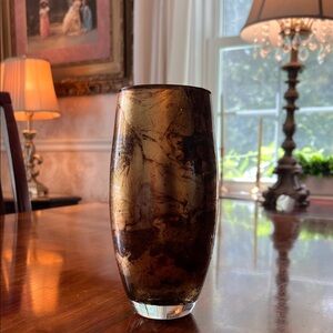 Beautiful vase with gold and brown marbling